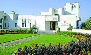 Резиденция на Тато чака стопанин