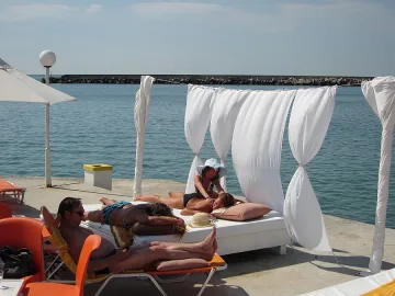 Съдия-изпълнители продават мезонети до морето по 38 бона