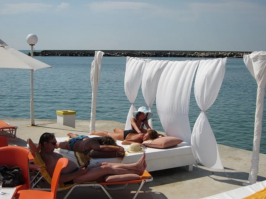 Съдия-изпълнители продават мезонети до морето по 38 бона