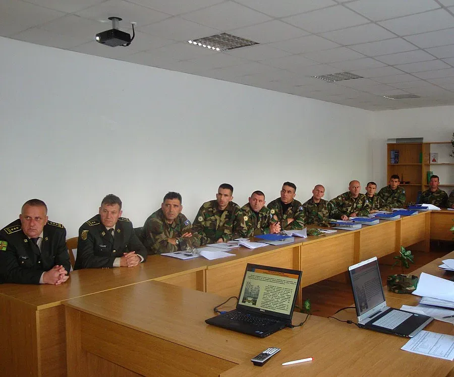 Косовски защитници се учат в България