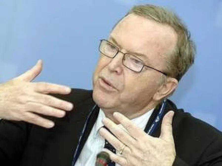 Председателят на ЕНП Мартенс е приет в болница