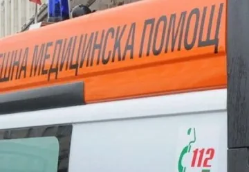 Рено се обърна по таван,жена бере душа в болница