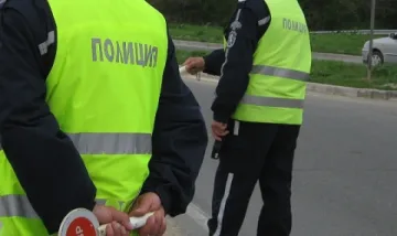 Пиян шофьор подхвърли 30 лв. на катаджии