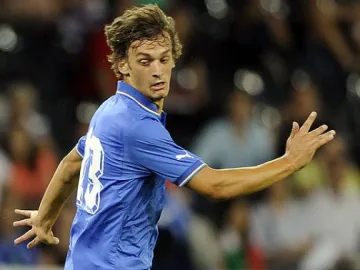 Италия ни вади нож от ръкава