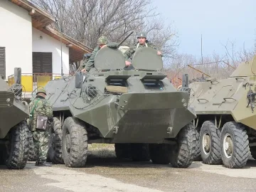 Военни камиони пъплят по Хемус