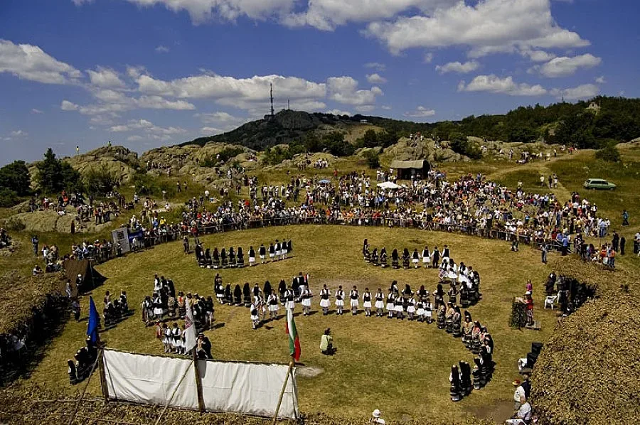 Каракачаните се събират на събор край Сливен
