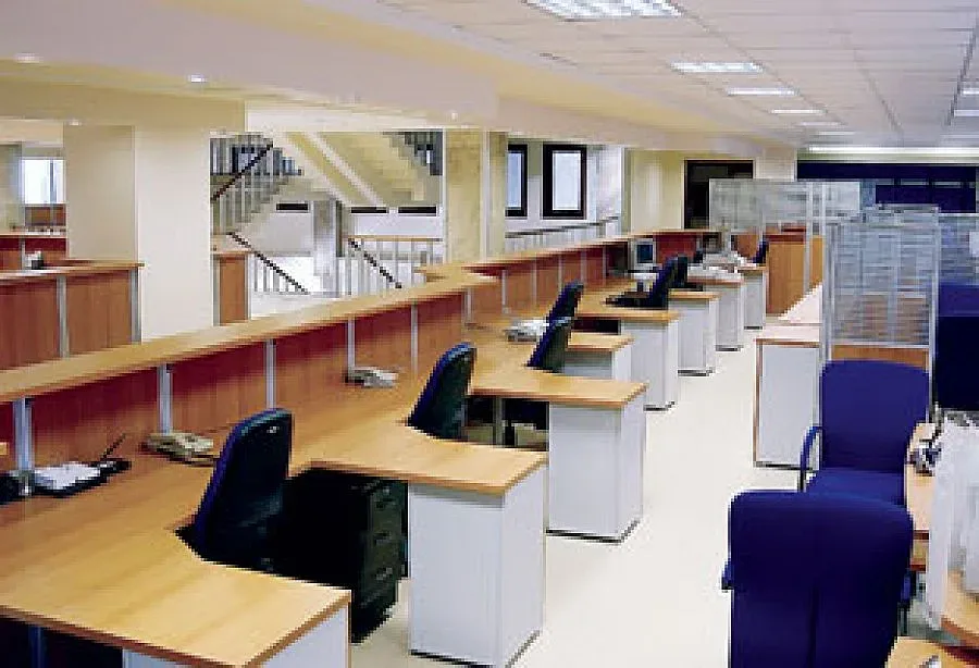 Банки затварят офиси заради кризата