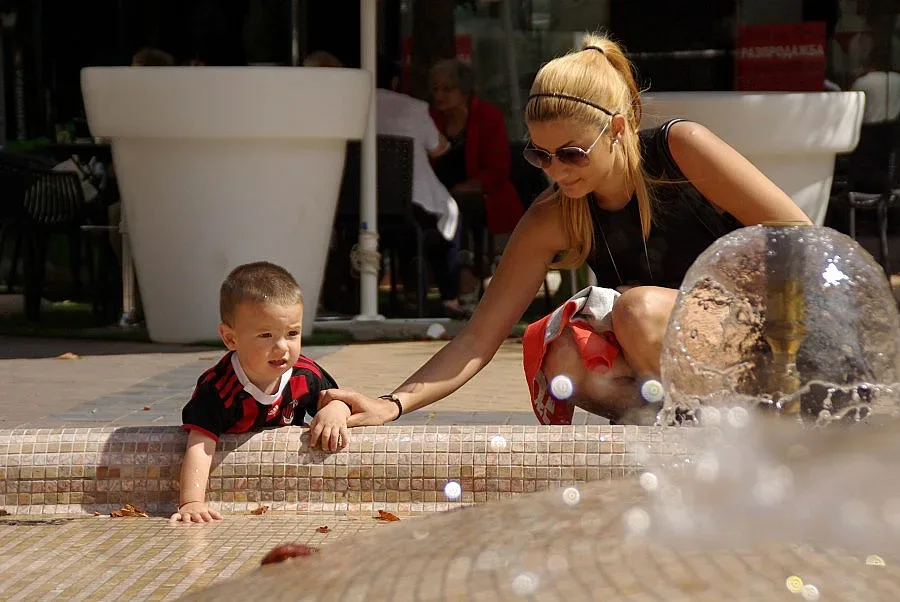 7,28 млн. души населяват България към края на 2012 г.