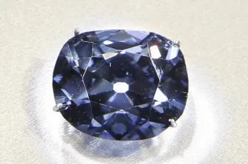 Продават син диамант за $19 млн.