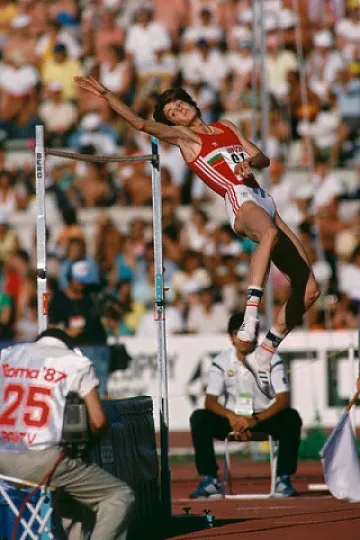 Световният рекорд на Стефка Костадинова навърши 26 години