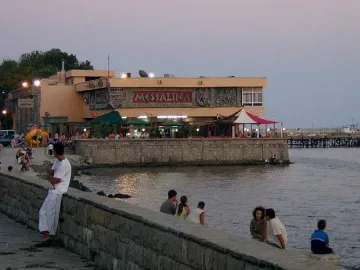 Изгоря емблематичната морска дискотека "Месалина"