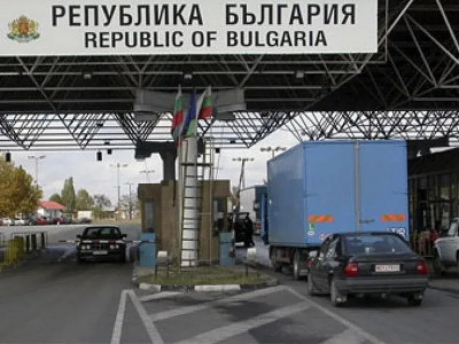 Километрична опашка на Калотина