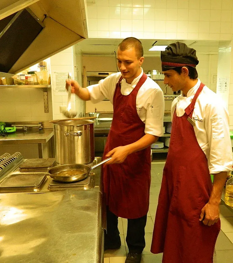 Сирак стана готвач в „Кемпински Хотел Гранд Арена Банско” 