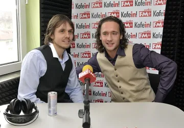 Дарин и Деян поливат 33 години на снимки