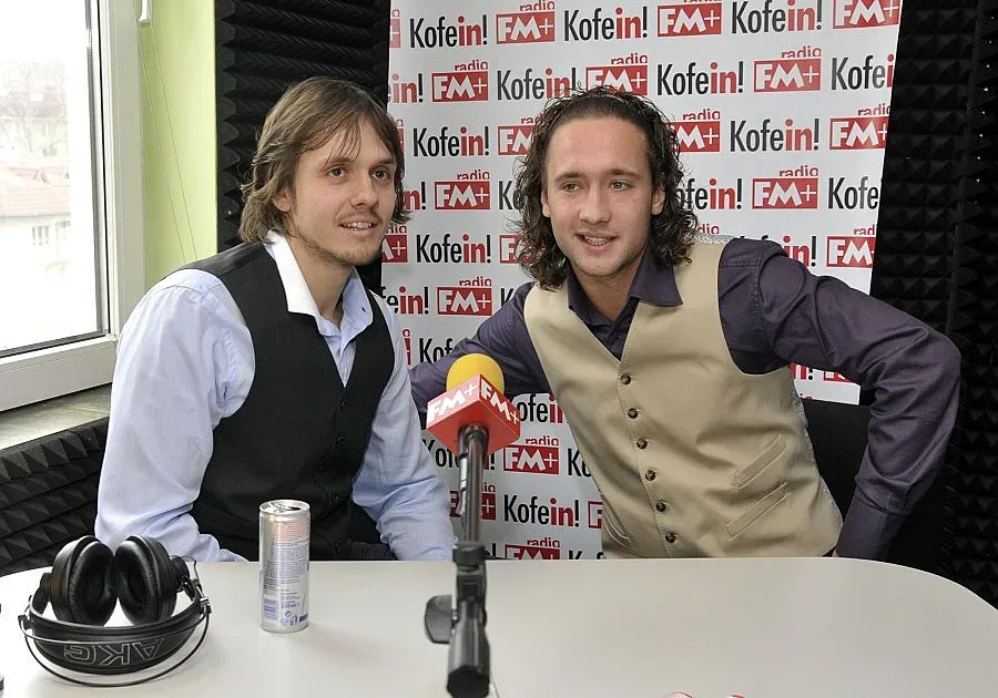 Дарин и Деян поливат 33 години на снимки