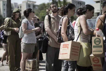 В сирийската столица се запасяват с храна