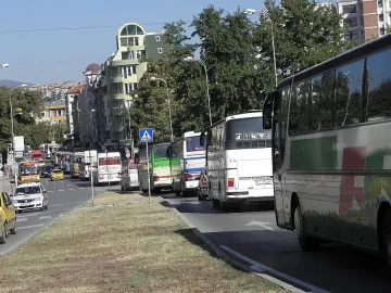 Протестиращи автобусни превозвачи задръстиха Благоевград