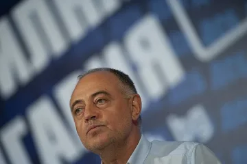 ДСБ скочи на шефа на архивите