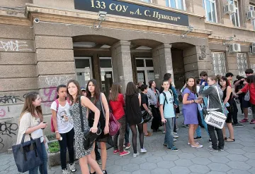 Близо 5000 зрелостници държат поправителните матури по БЕЛ