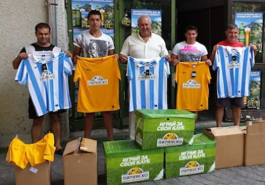 Аматьори получиха маркови екипи