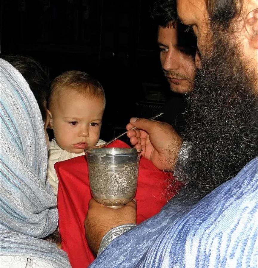 Манастир посрещна Богородица с 12 часа служба