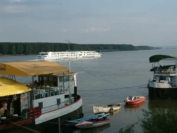 Само един кораб остана заседнал в пясъците край Лом