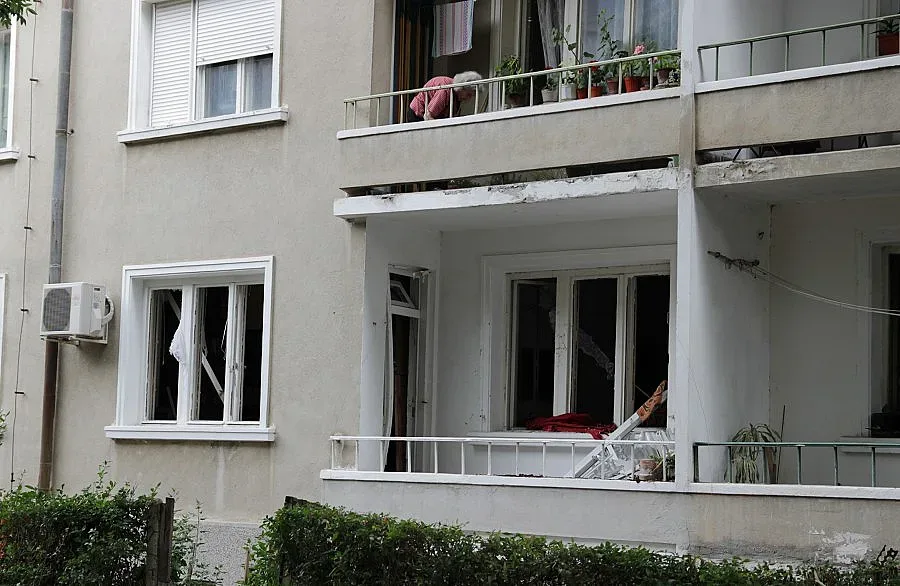 Апартамент се взриви заради теч на газ