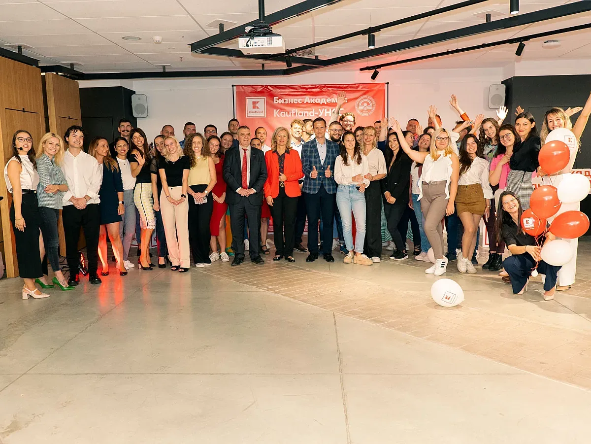 Студентите от втория випуск на „Бизнес академия Kaufland-УНСС“ се дипломираха