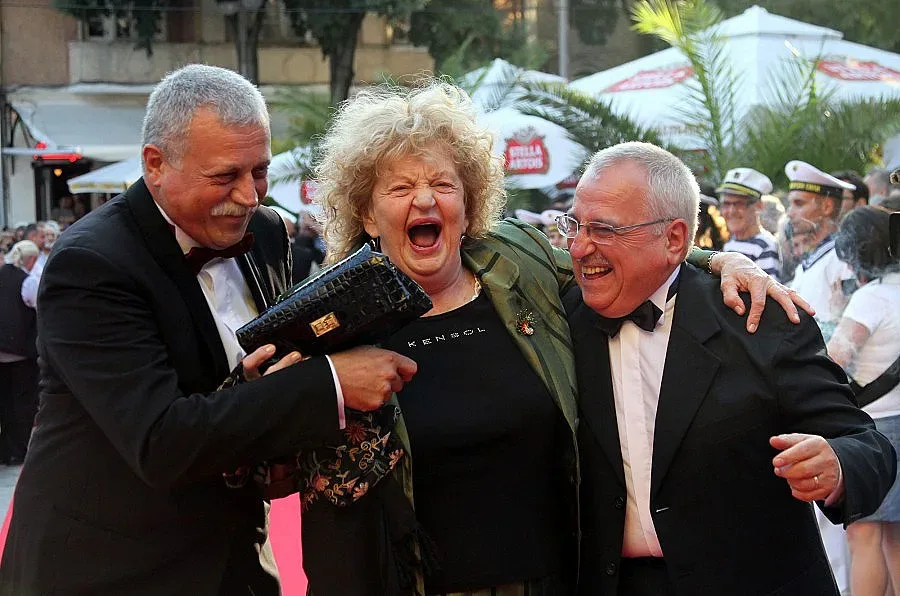 Любовта - луда и без българи