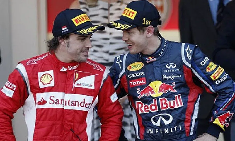 Алонсо захапа Фетел