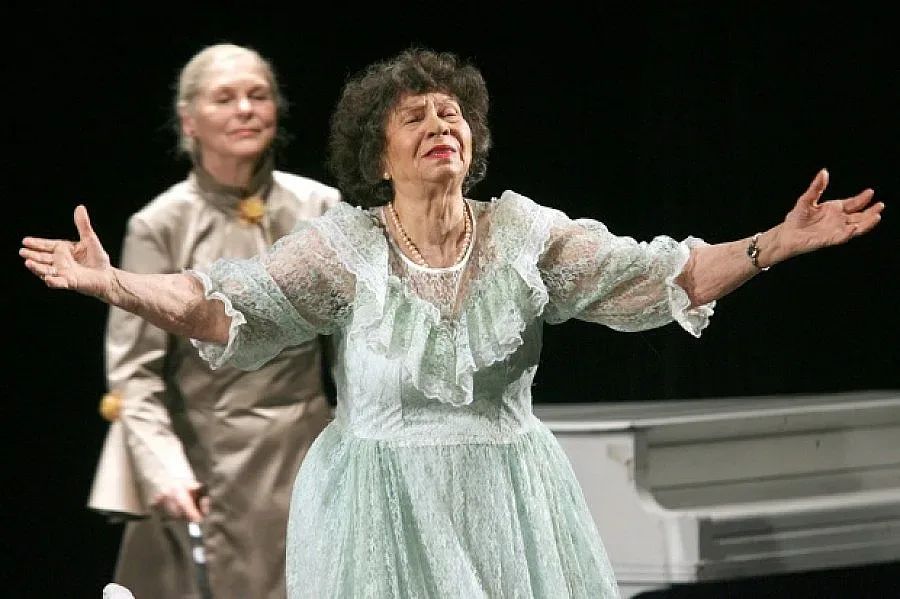 Стоянка Мутафова отново на кърджалийска сцена