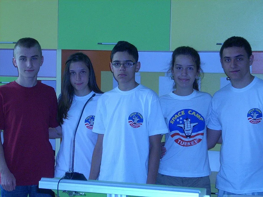 За шест дни в "Космоса"