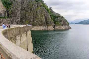 Pyмъния ни скри шапката. Изгражда нещо невиждано