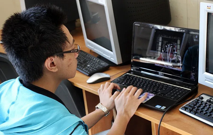 Сърфирането прави служителите щастливи