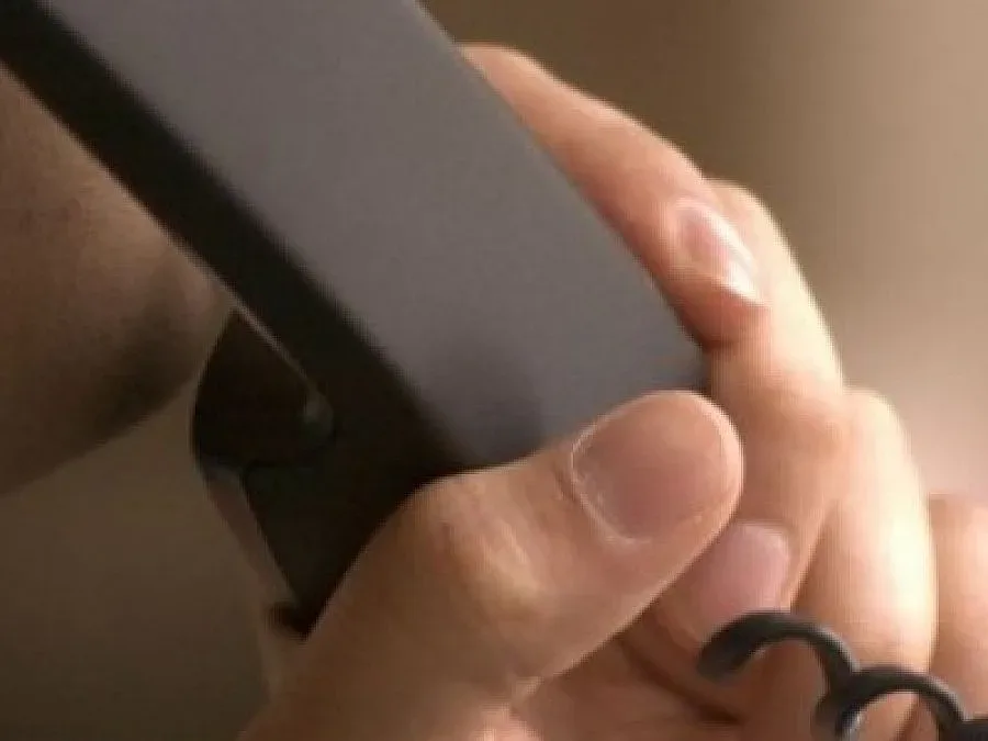 Две телефонни измами за 10 600 лева