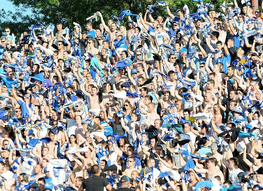 Феновете на "Левски" с писмо до Плевнелиев и Орешарски