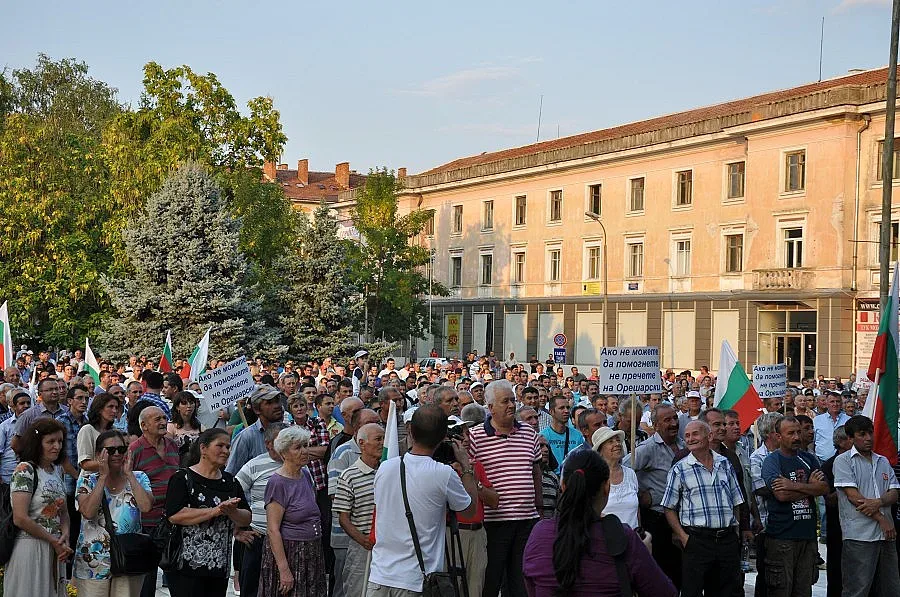 2000 искат шанс за Орешарски