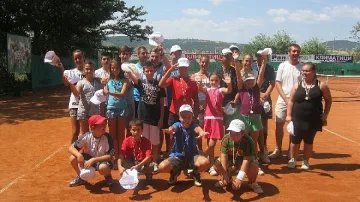 Тенис кортът - все по-привлекателен за децата в Кърджали