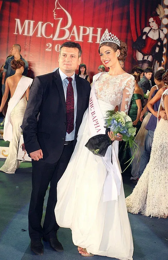 "Мис Варна" говори на френски