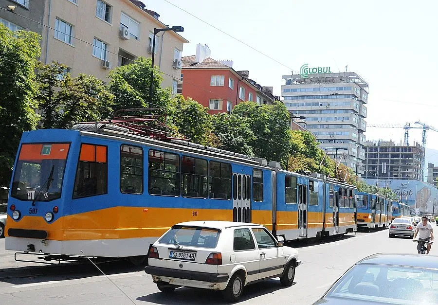 Спират за кратко 7 трамвайни линии в столицата