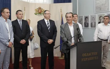 Орешарски се отчита за 100 дни във властта