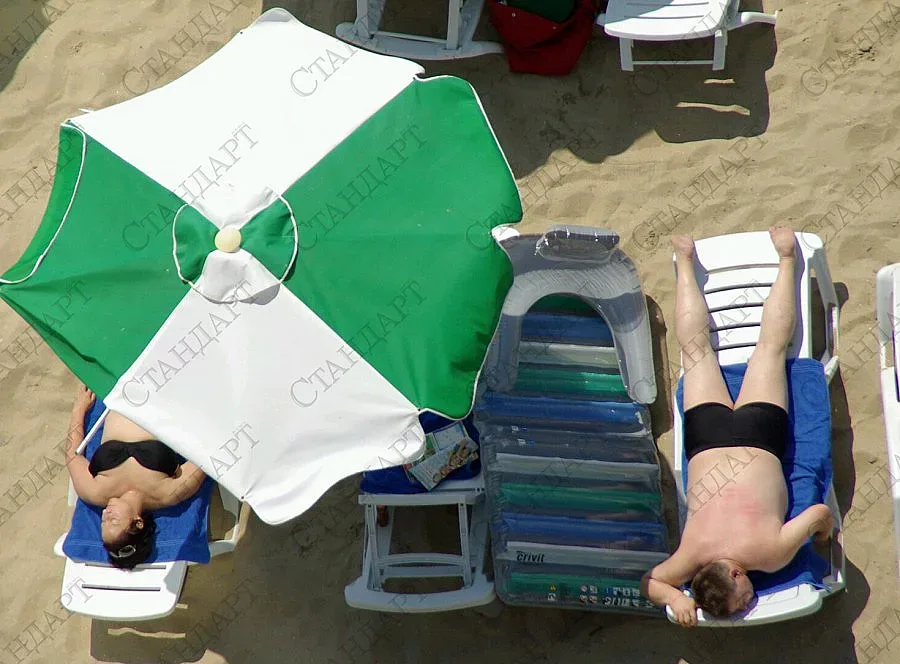 Фризьори подстригват за 20 лева на плажа