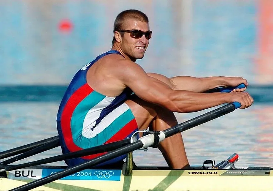 Уволниха олимпийски медалист