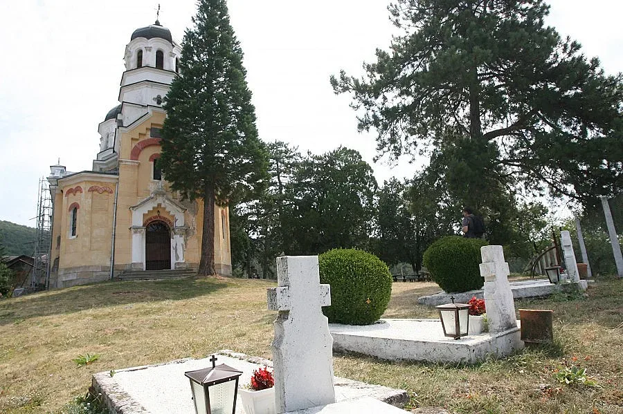 Пожар и над манастира в столичния квартал „Кремиковци”