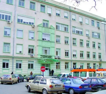 Бебето, изхвърлено от майка си в Сливен, почина