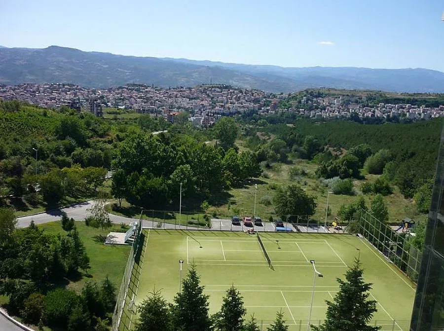Кмет награждава на площада най-добрите малки футболисти