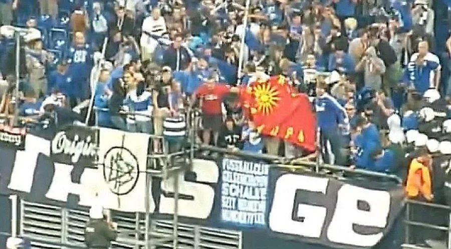 Бият фенове заради македонско знаме