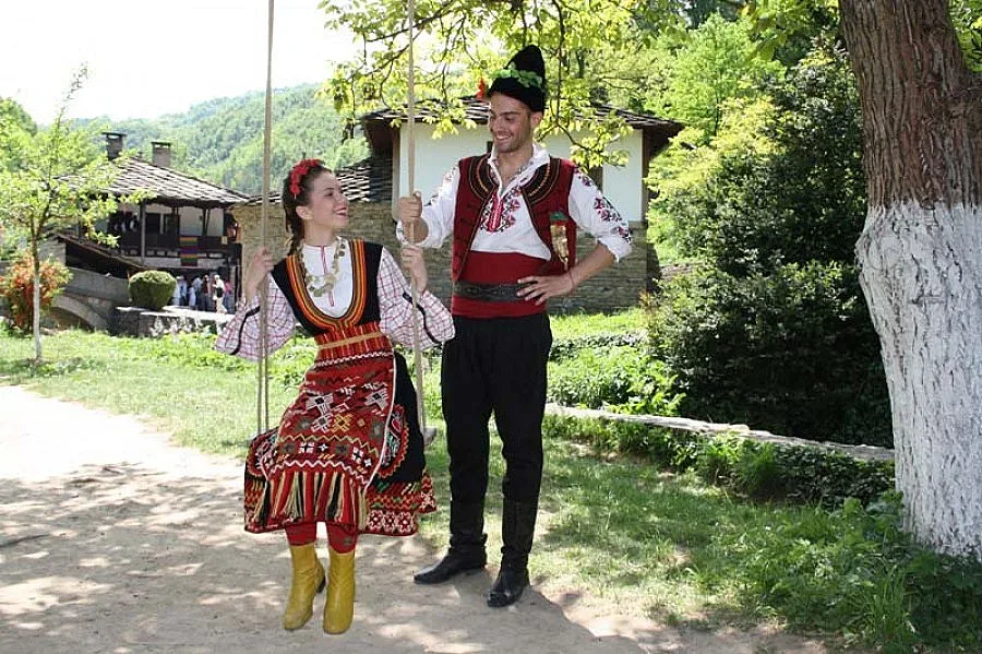 Фолклорният фестивал „Сватбата" в Етъра