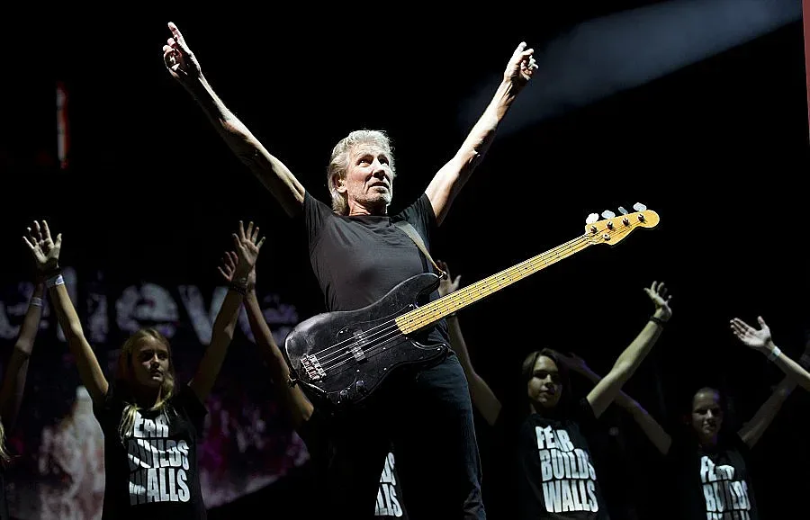 15 българчета репетират усилено "Another Brick in the Wall"