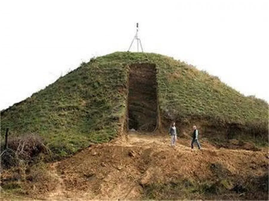 Археолози атакуват Омуртаговата могила от четири страни